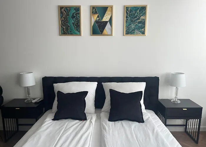 Planeta 104 - Tylko 100 M Do Glownego Deptaku I Plazy! ミエルノ