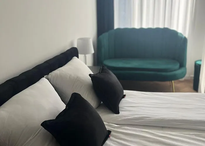 Planeta 104 - Tylko 100 M Do Glownego Deptaku I Plazy! * ミエルノ