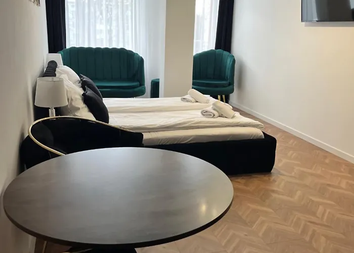 Planeta 104 - Tylko 100 M Do Glownego Deptaku I Plazy! * ミエルノ