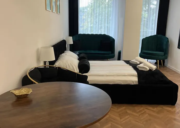 Planeta 104 - Tylko 100 M Do Glownego Deptaku I Plazy! ミエルノ