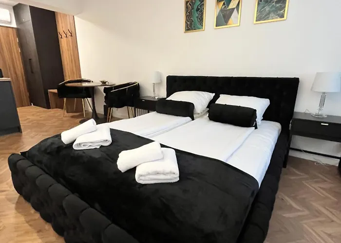 Planeta 104 - Tylko 100 M Do Glownego Deptaku I Plazy! * ミエルノ